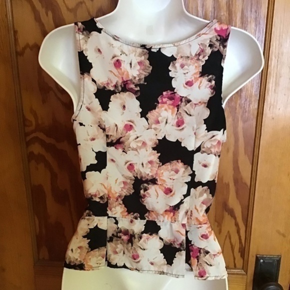 Charlotte Russe Flotal peplum top - Picture 8 of 9